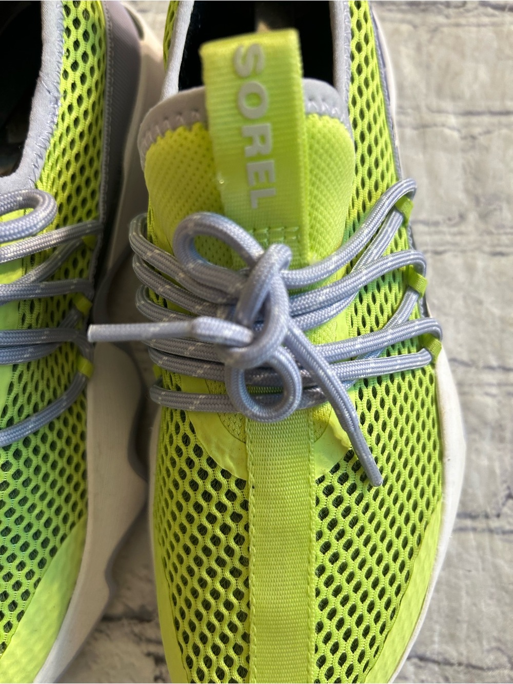 SOREL KINETIC IMPACT 11 LACE-UP NEON AND GREY/WHITE SNEAKERS WOMEN’S SIZE 7.5 - Picture 7 of 11